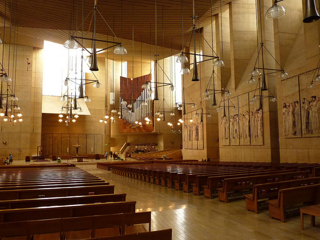 gashwin - Nave and crucifix
